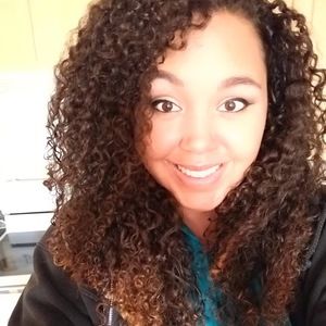 Meet your Posher, Alexis